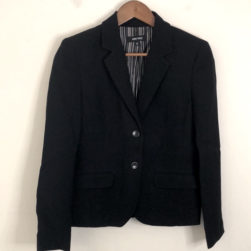 Nine West Black Blazer striped neutral tone inner lining V neck button up SZ 2
